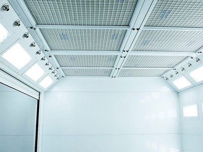 سیستم شتاب هوای نصب شده روی سقف، جعبه نور، وسایل نور و مجرای هوا را یکپارچه می کند، دمنده ها در پلنوم سقف نصب می شوند.